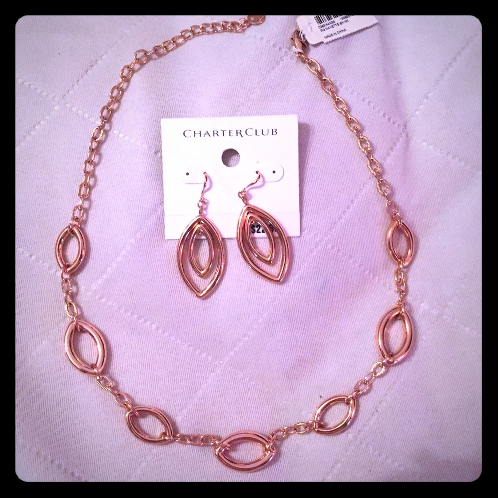 Pretty rose gold necklace with matching earrings